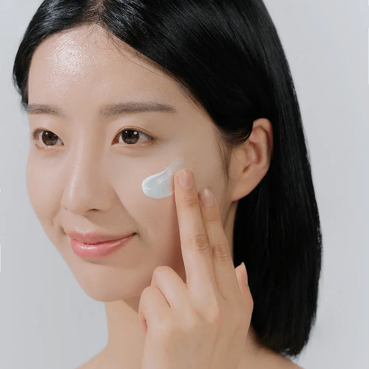 Madagascar Centella Hyalu-Cica Water-Fit Sun Serum -SKIN 1004 Protector solar